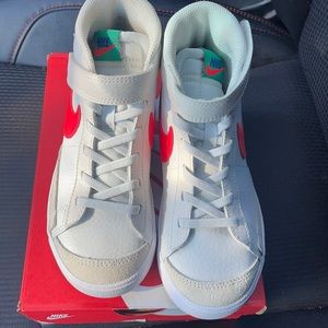 BOYS NIKE BLAZER SIZE 13 PRESCHOOL